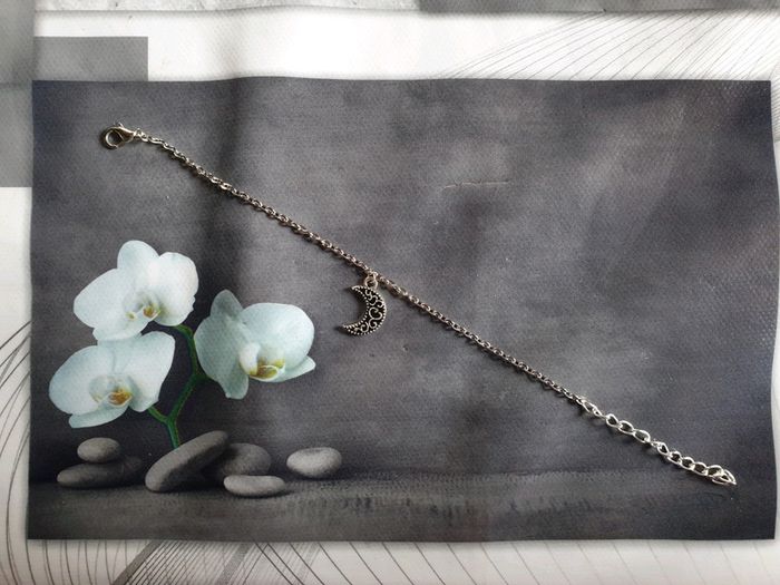 Magnifique bracelet lune ciselée fait main neuf - photo numéro 2