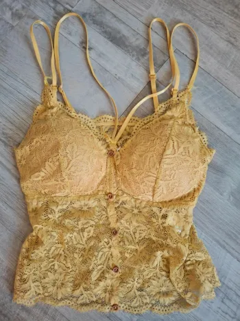 Croc top dentelle fines bretelles