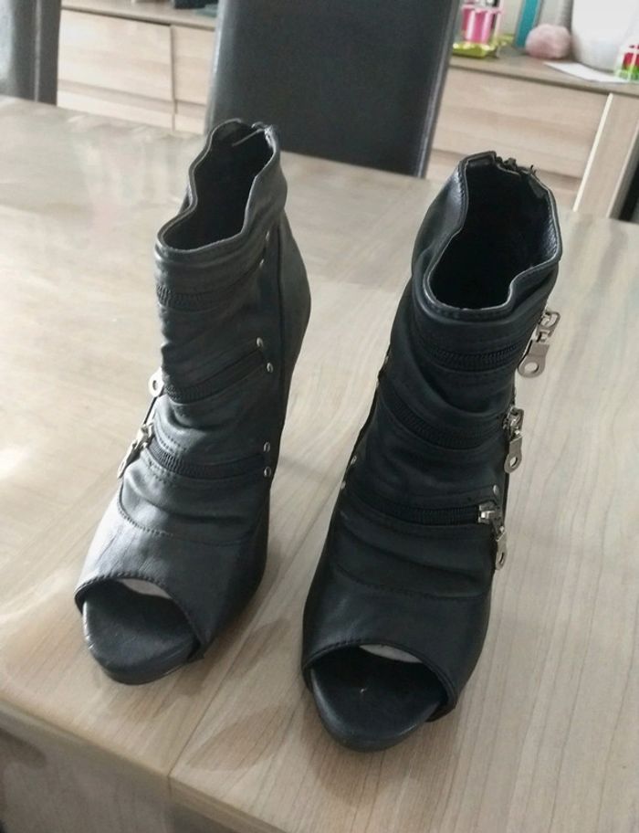 Boots ouverte sur le devant - photo numéro 3