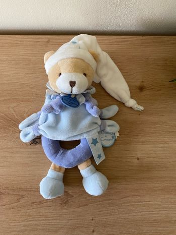 Doudou hochet grelot petit ours chou bleu violet doudou et compagnie