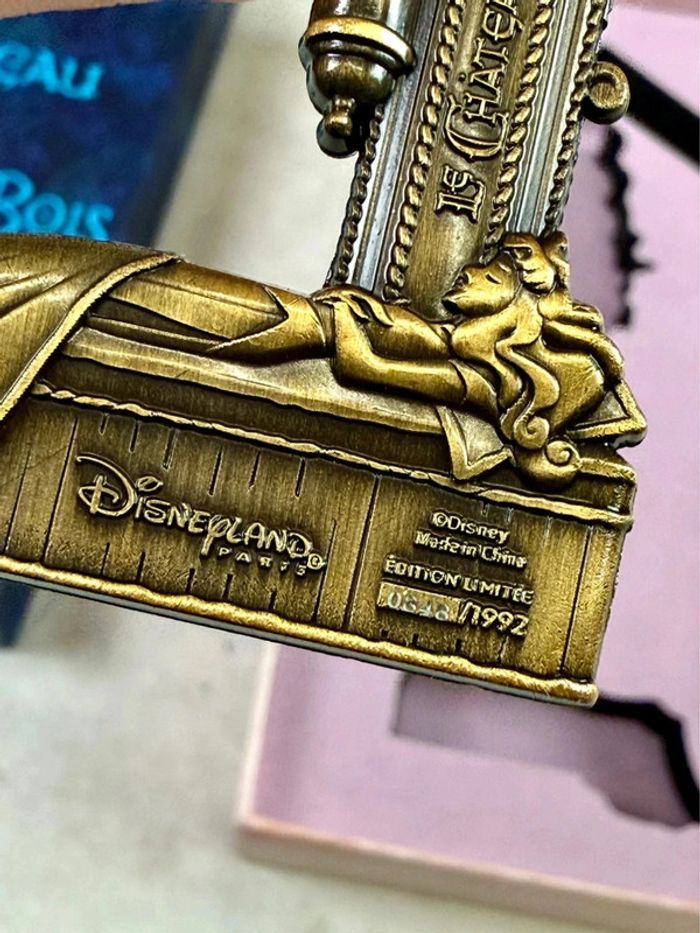 Clé Jumbo Disneyland Paris - édition Limitée - château de la Belle au bois dormant - photo numéro 7