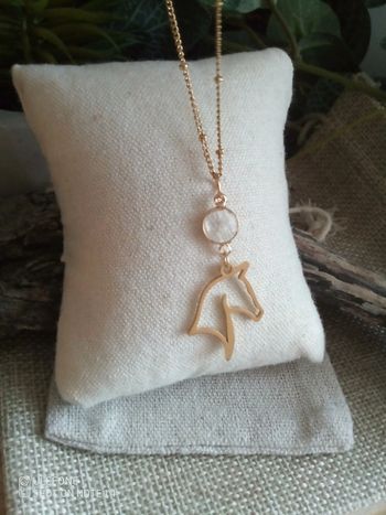 Collier cristal de quartz et cheval