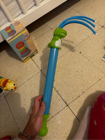 Pistolet à eau dinosaure