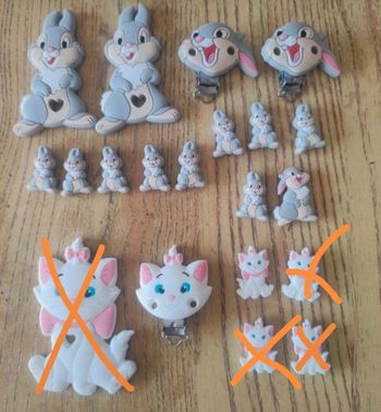 Lot d'anneaux de dentition et perles