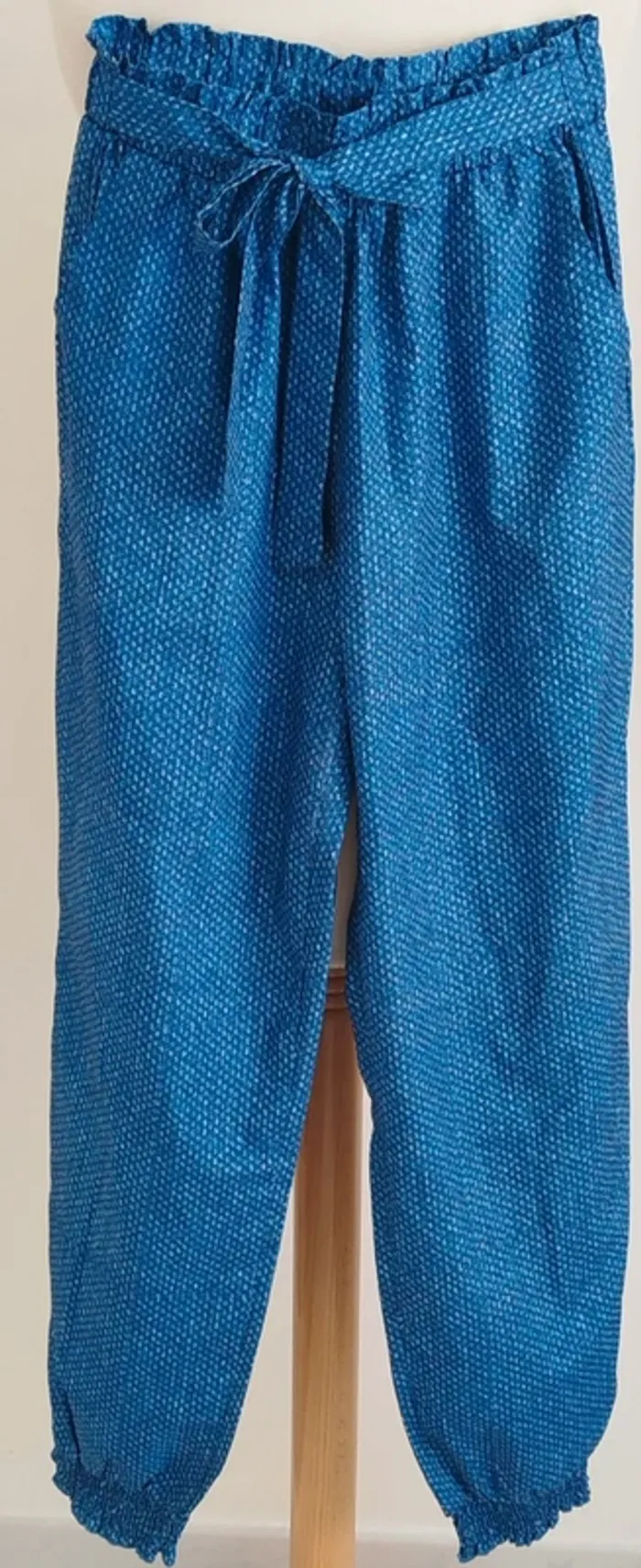 Jolie pantalon léger bleu et blanc Shein taille 38 - photo numéro 2