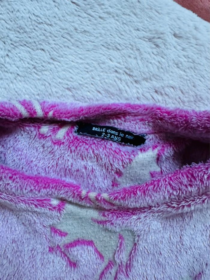 Haut de pyjama rose licorne qui brille la nuit 2-3 ans - photo numéro 3