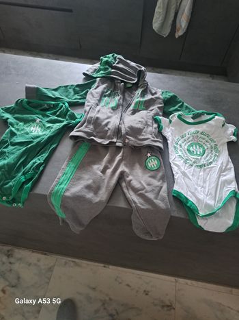 Ensemble ST étienne 2 ans (veste, pantalon et 2 bodys)