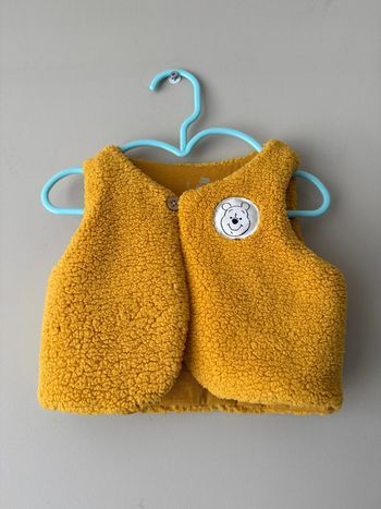 Gilet sans manche Winnie l’ourson - bébé 9 mois - très bon état - Disney