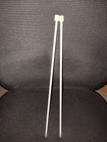 * Paire d'aiguilles à tricoter 6 mm (40 cm)