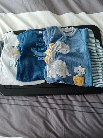 Lot de 4 pyjamas en 6 mois