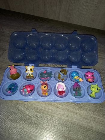 boite oeuf bleu hatchimals avec 12 hatchimals