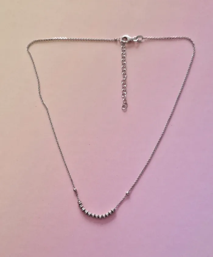 Collier argenté perles fines