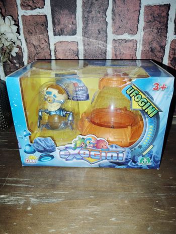 Coffret extra terrestre avec soucoupe volante