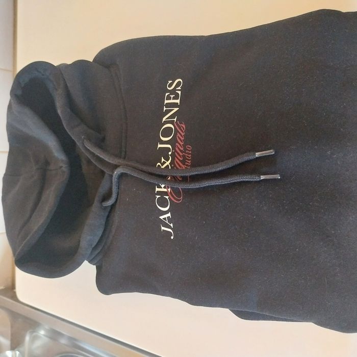 Pull avec capuche jack et jones taille xs neuf jamais utilisé