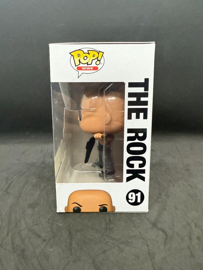 Funko pop WWE The Rock 91 EE Exclusive - photo numéro 5
