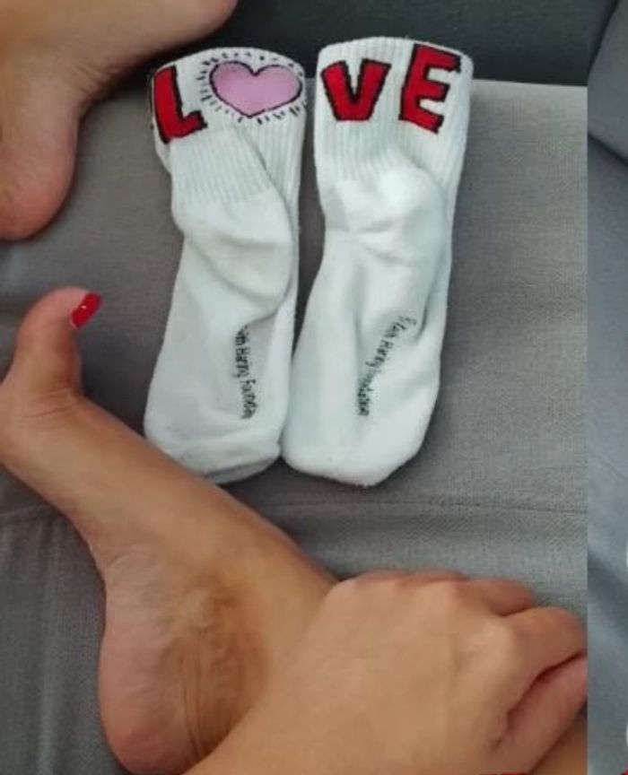 Chaussettes blanches “LOVE” – taille 35-38 - bon état - photo numéro 2