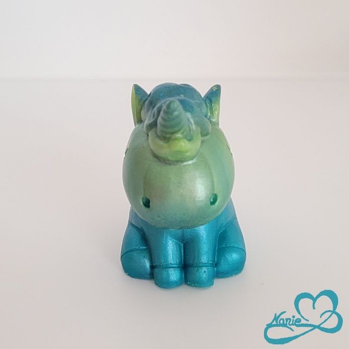 Petite licorne en résine bleue verte !! 🦄 - photo numéro 4