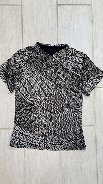 TEE shirt fin