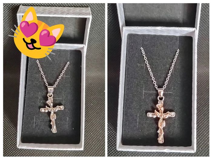 Collier croix avec rose