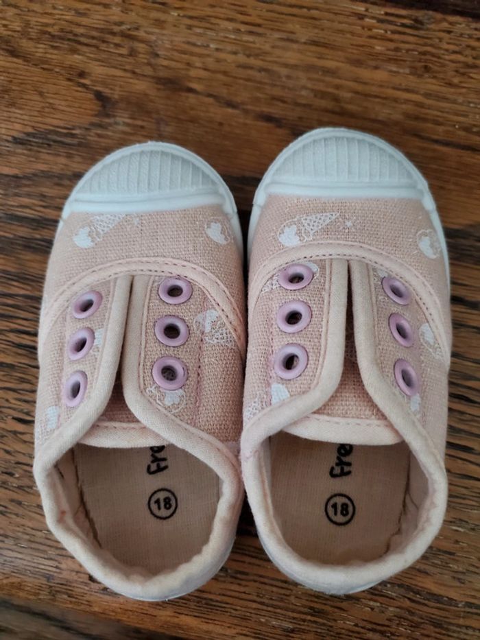 Chaussures en toile T.18 - photo numéro 5