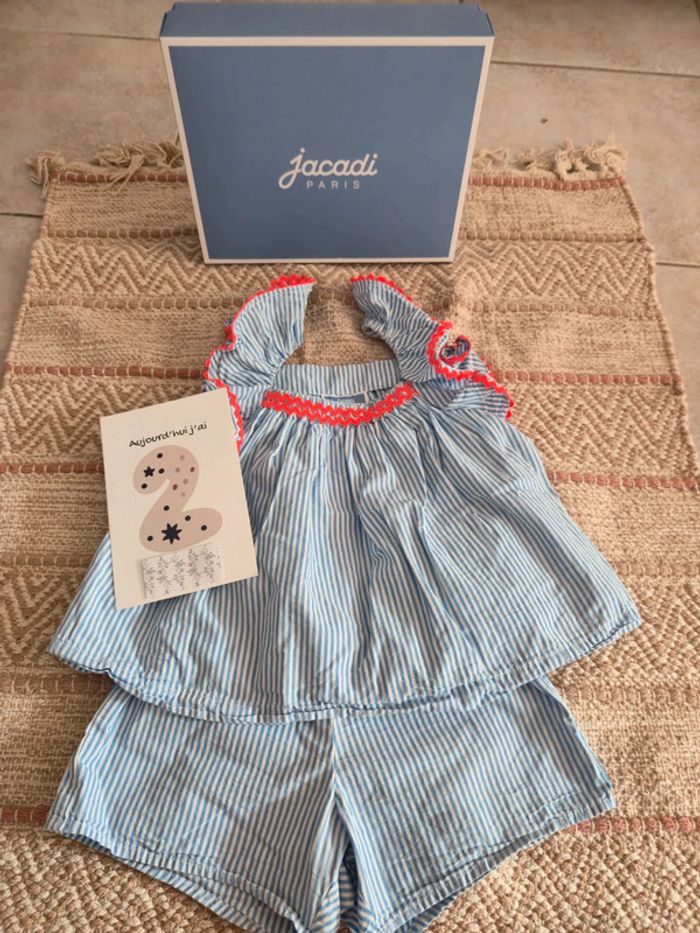 Ensemble jacadi haut et short bleu rayé blanc détail corail 2 ans