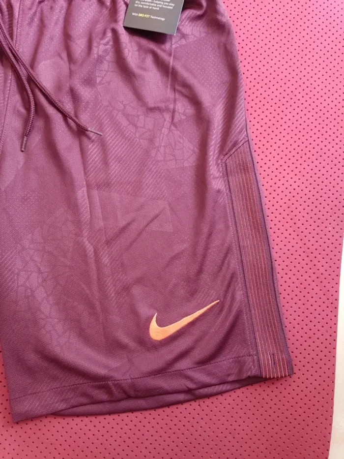 Short de foot FC Barcelone, Nike Authentique Officiel taille Adulte S Homme, Neuf - photo numéro 3