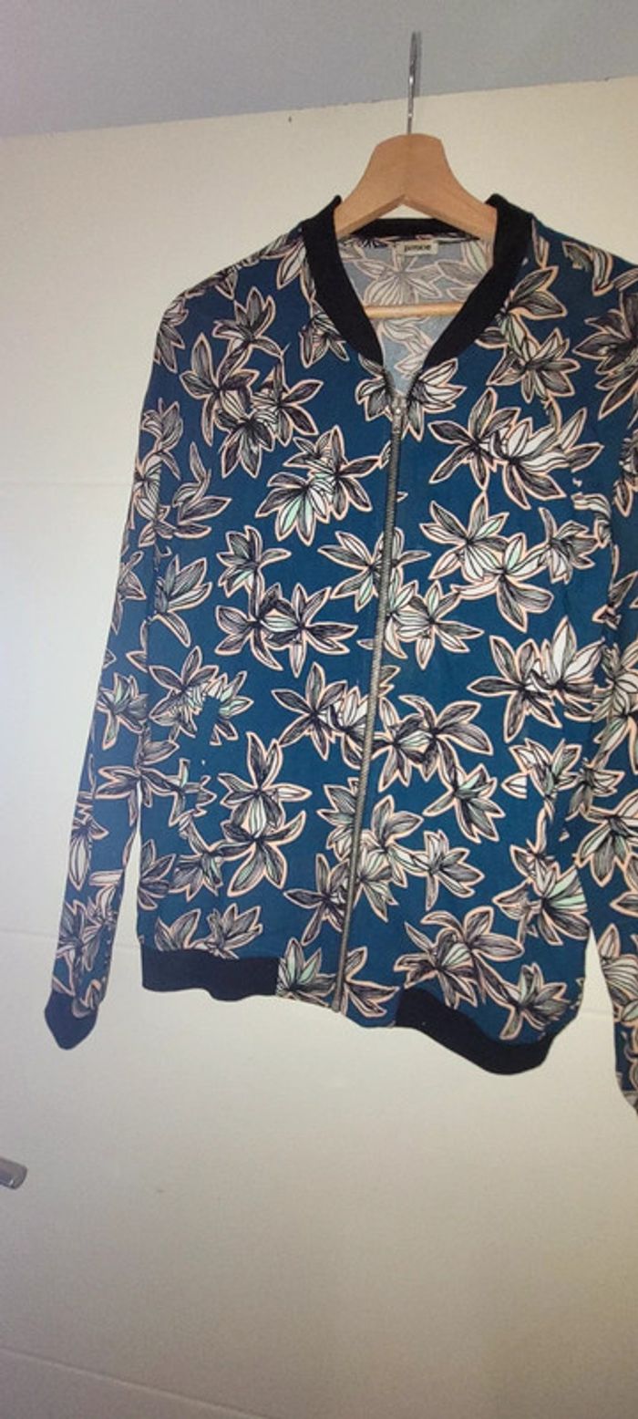 Veste légère Pimkie forme bombers imprimés parfait état taille 40 - photo numéro 4