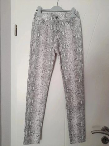 Pantalon slim blanc motifs écailles serpent. T.34