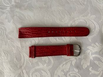 Bracelet de Montre Genuine Leather – Cuir Véritable Rouge