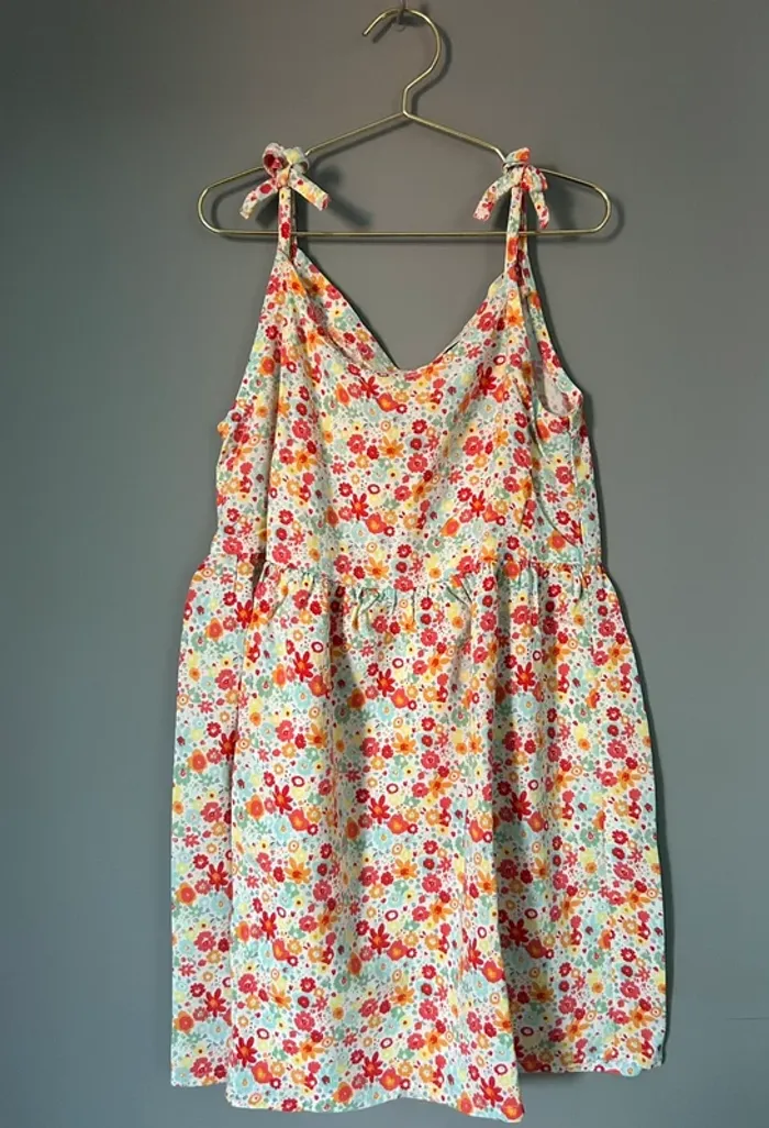 Jolie robe fleurie Kiabi taille 4 ans en parfait état