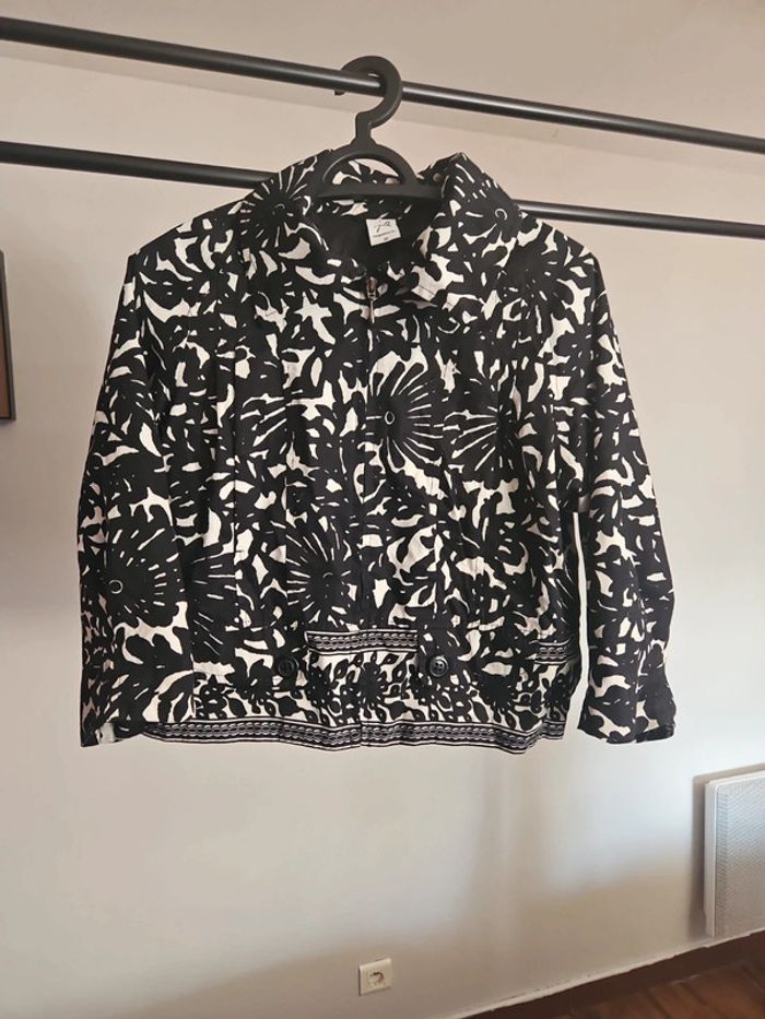 Belle veste à fleurs - photo numéro 1