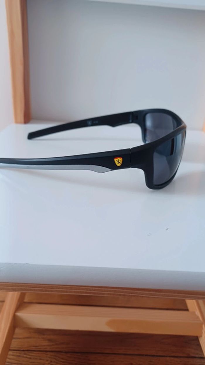 Lunettes de soleil Vintage Ferrari - photo numéro 2