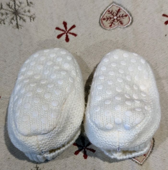 Pyjama 💤 deux pièces😴 en coton et 1 paire👶 de chaussons ✨brodés - photo numéro 9