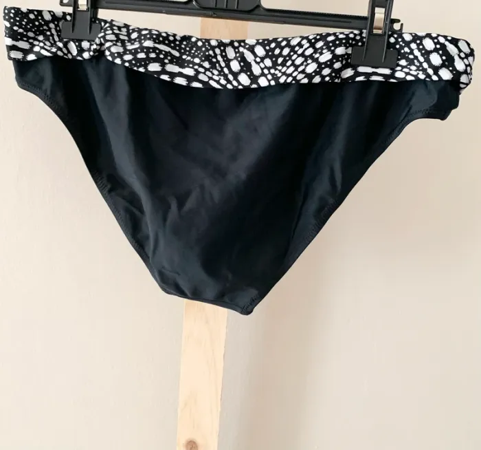 Maillot de bain 2 pièces noir et blanc à motif - Taille 42– Haut à armatures - photo numéro 3