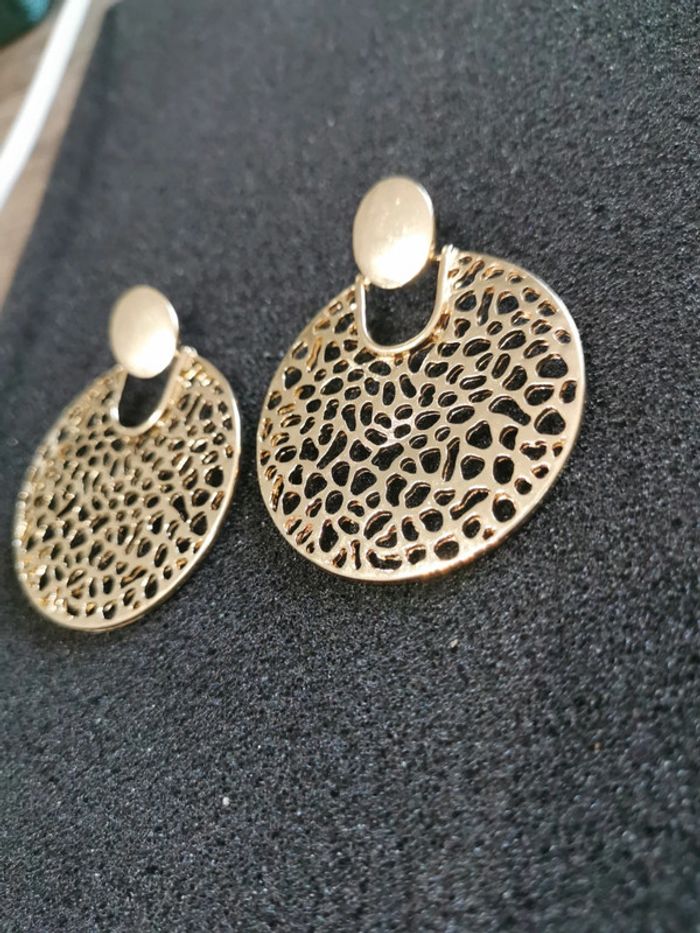 Boucles d'oreilles cercles ajourés - photo numéro 2