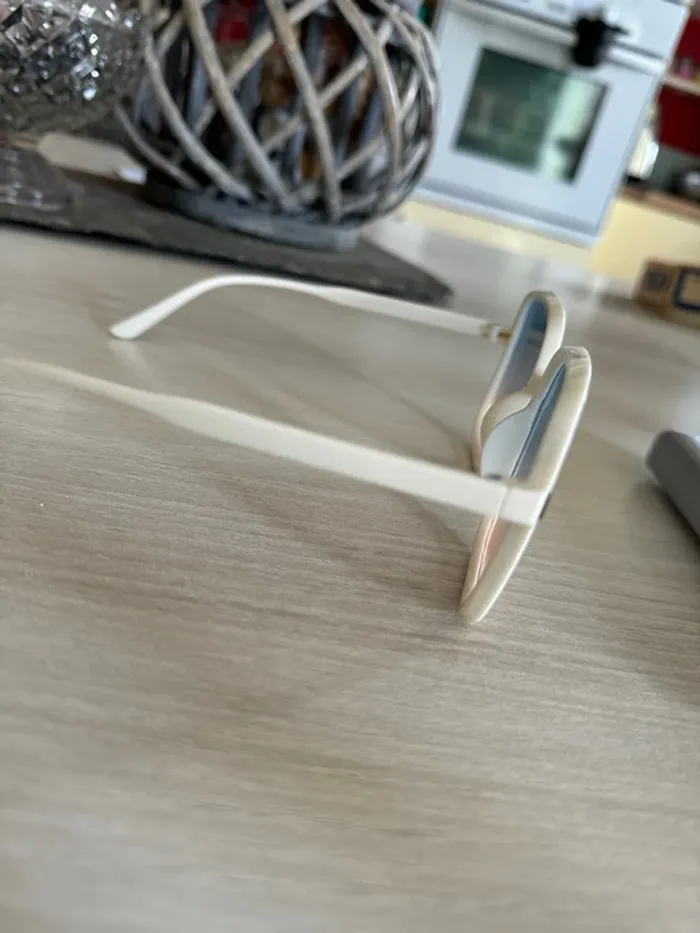 Lunettes soleil neuves - photo numéro 3
