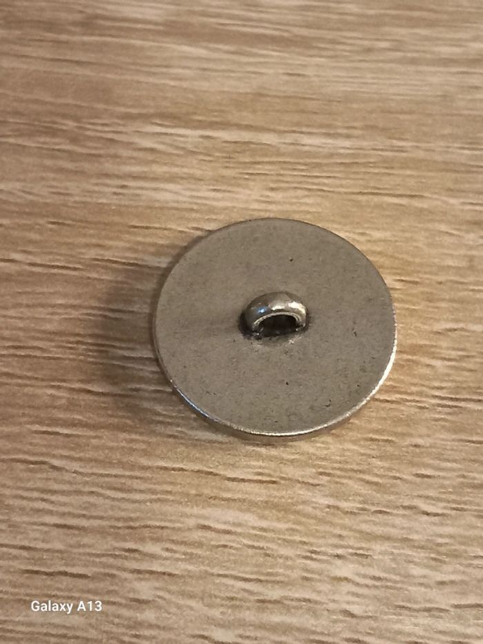 1 bouton vintage en métal - photo numéro 2