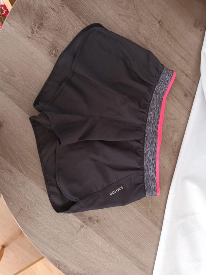 Short fille - photo numéro 2