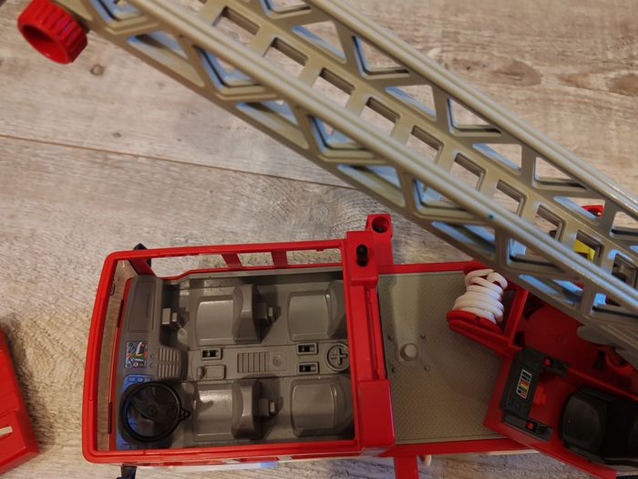 camion grande échelle pompier Playmobil - photo numéro 8