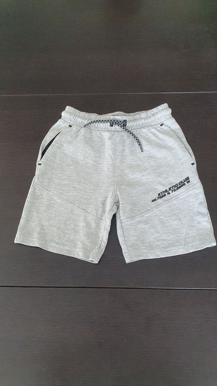 Short gris en 9/10 ans