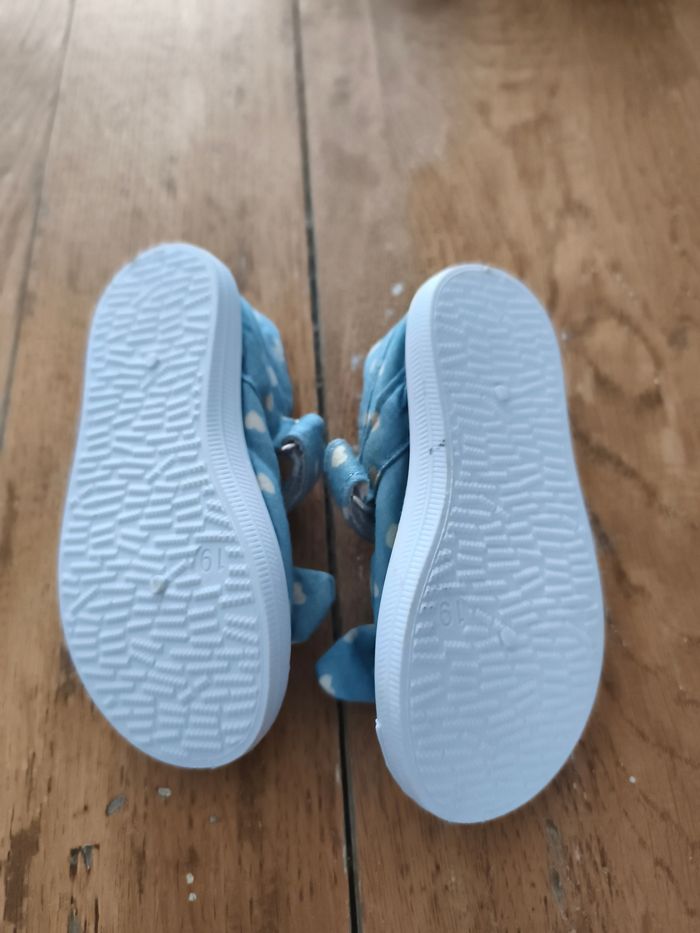 Chaussures taille 19 neuves - photo numéro 3