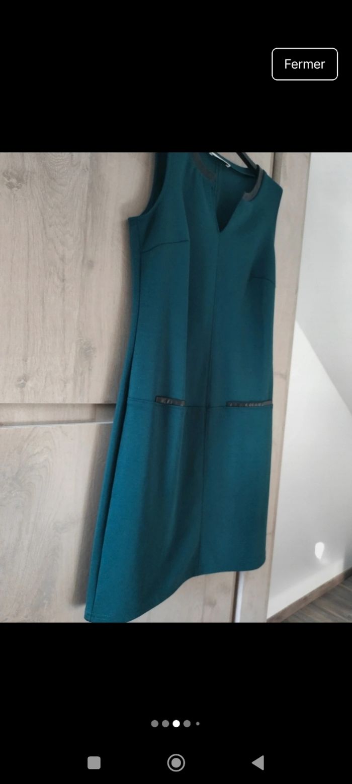 Robe neuve Camaïeu automne-hiver verte foncé et détails en simili - photo numéro 3