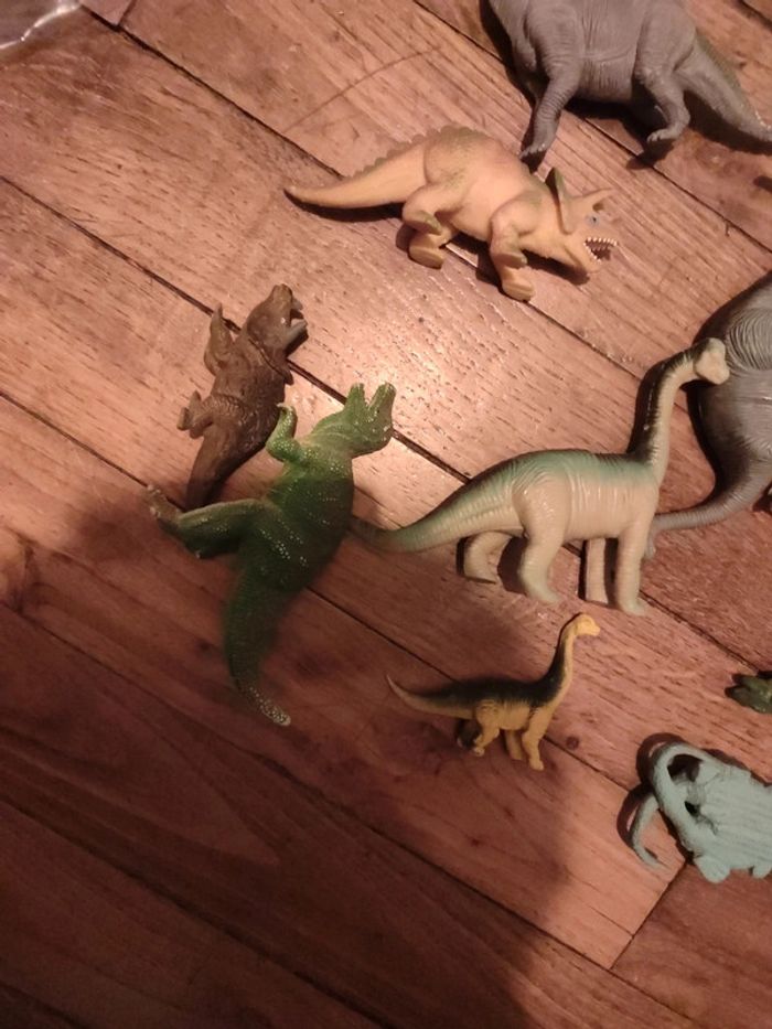 Lot dinosaures - photo numéro 2