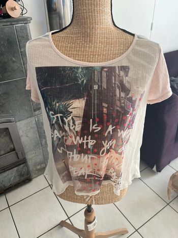 Blouse transparente ouverte au dos