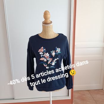 Promod haut sweat brodé bleu marine rose clair