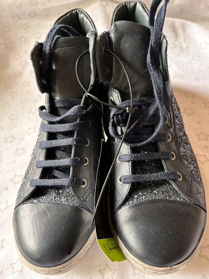 Baskets en cuir bleu 38 neuves