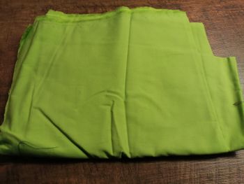 tissu vert 105 x 154 cm