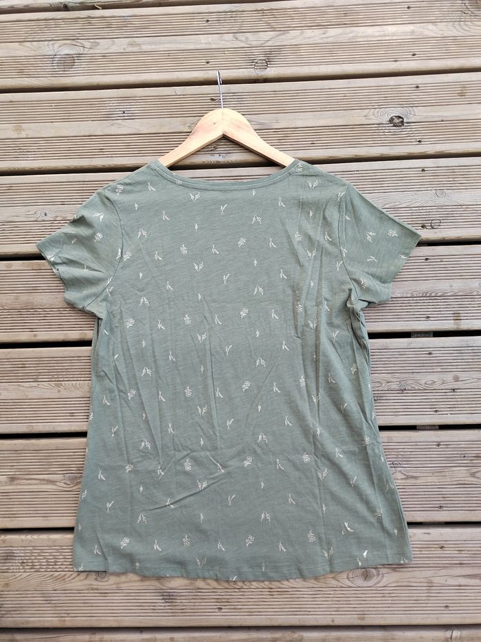 T-shirt Kaki motif fleurs– Taille 40/L – Très bon état - photo numéro 4