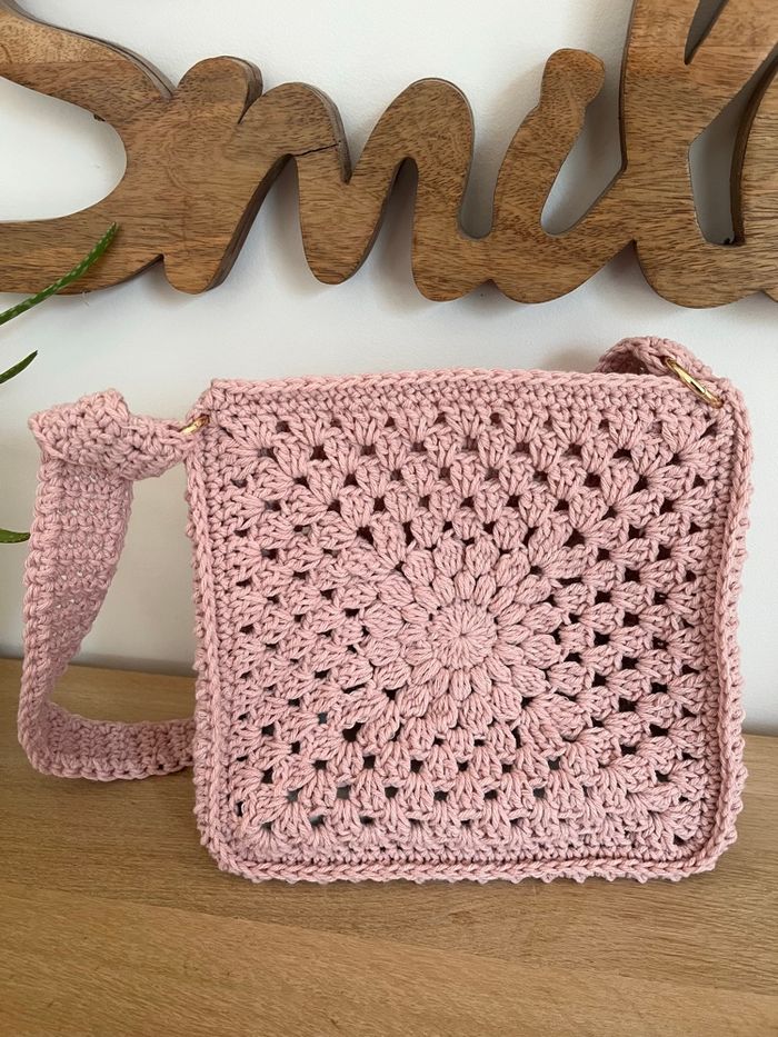 Sac bandoulière au crochet bohème chic rose poudré - photo numéro 4