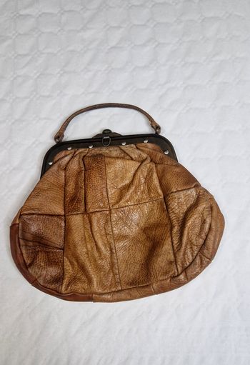 Sac a mains cuir  vintage  , marron , fermoir métallique